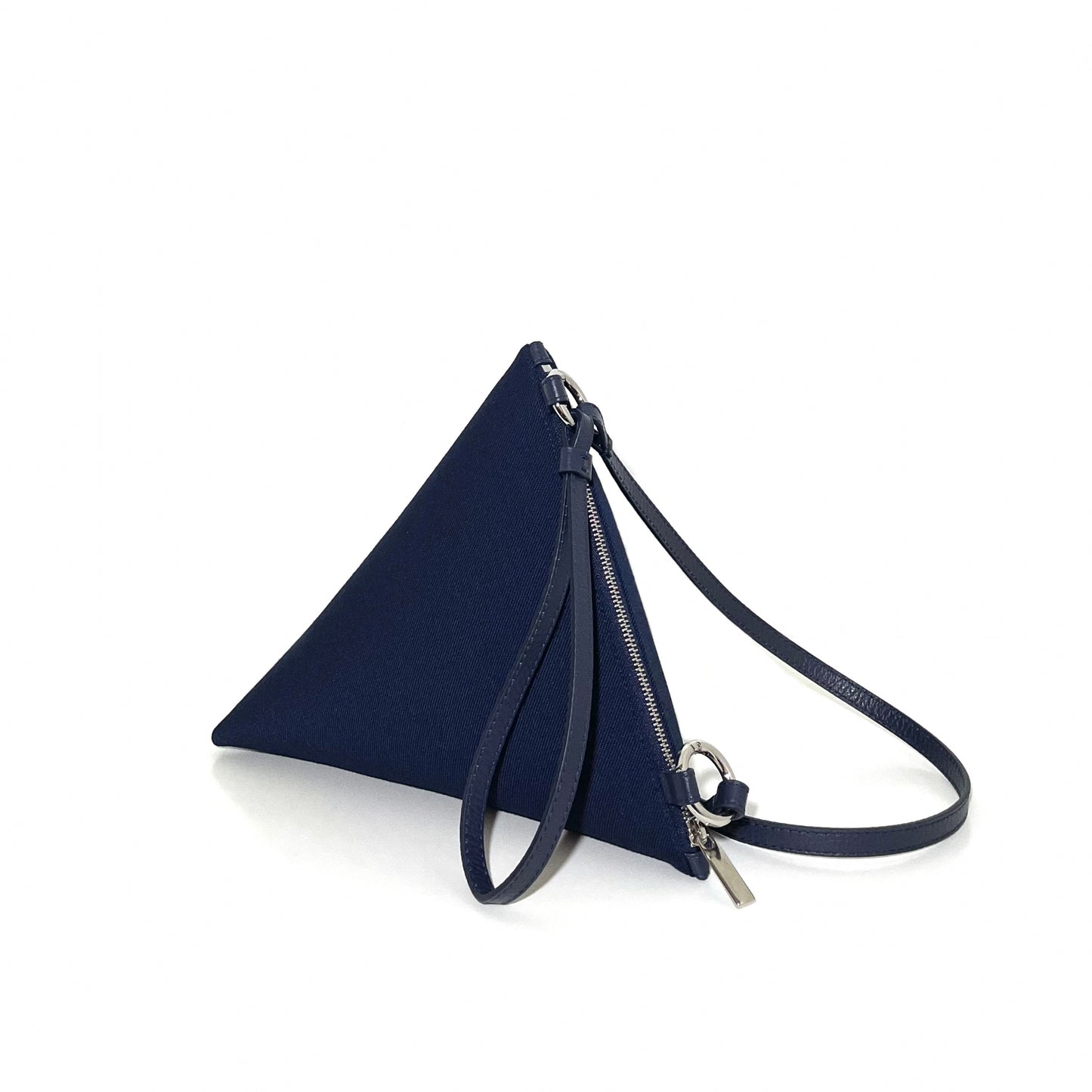 PIRAMIDE (canva blu)